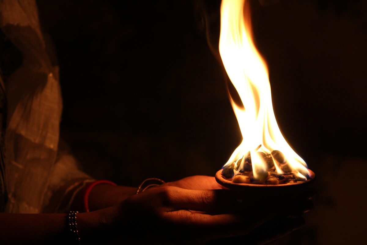 Brass and metal take a tealight